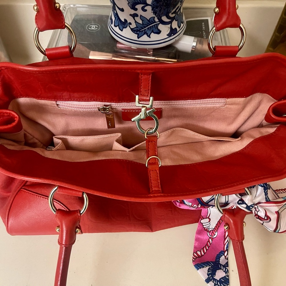 Salvatore Ferragamo Red Gancini Embossed
Shoulder Bag - Picture 3 of 13